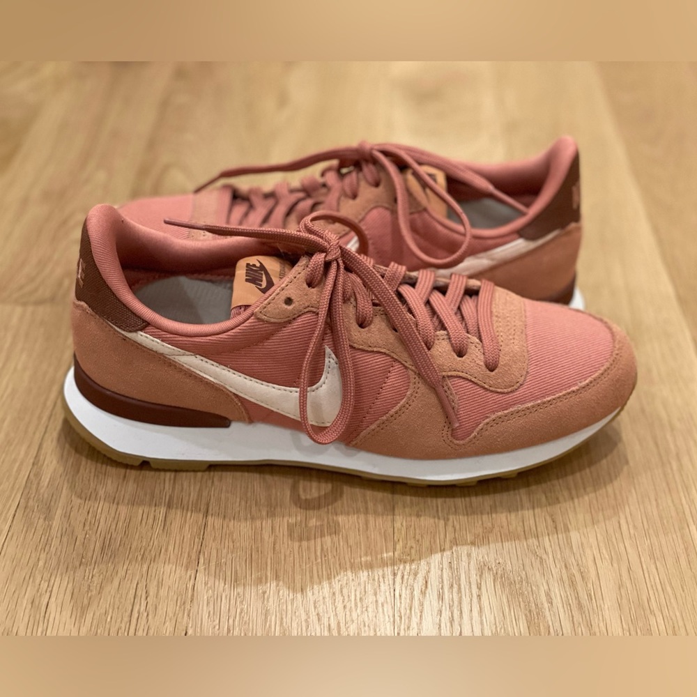 RETRO NIKE INTERNATIONALIST SNEAKERS…Never worn!!!!!!